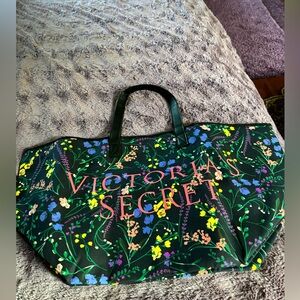 - NWT Victoria's Secret Floral Tote Gym Beach Travel Bag Black MSRP $58